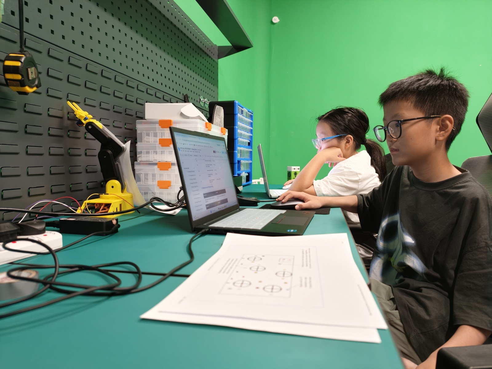 Students building and testing their projects at a NextBuilder maker class